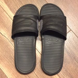 black nike slides